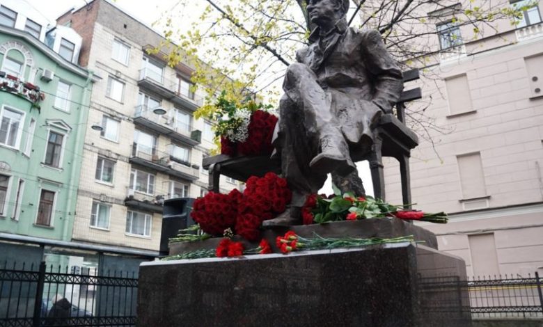 Фото - В Петербурге открыли памятник драматургу Александру Володину